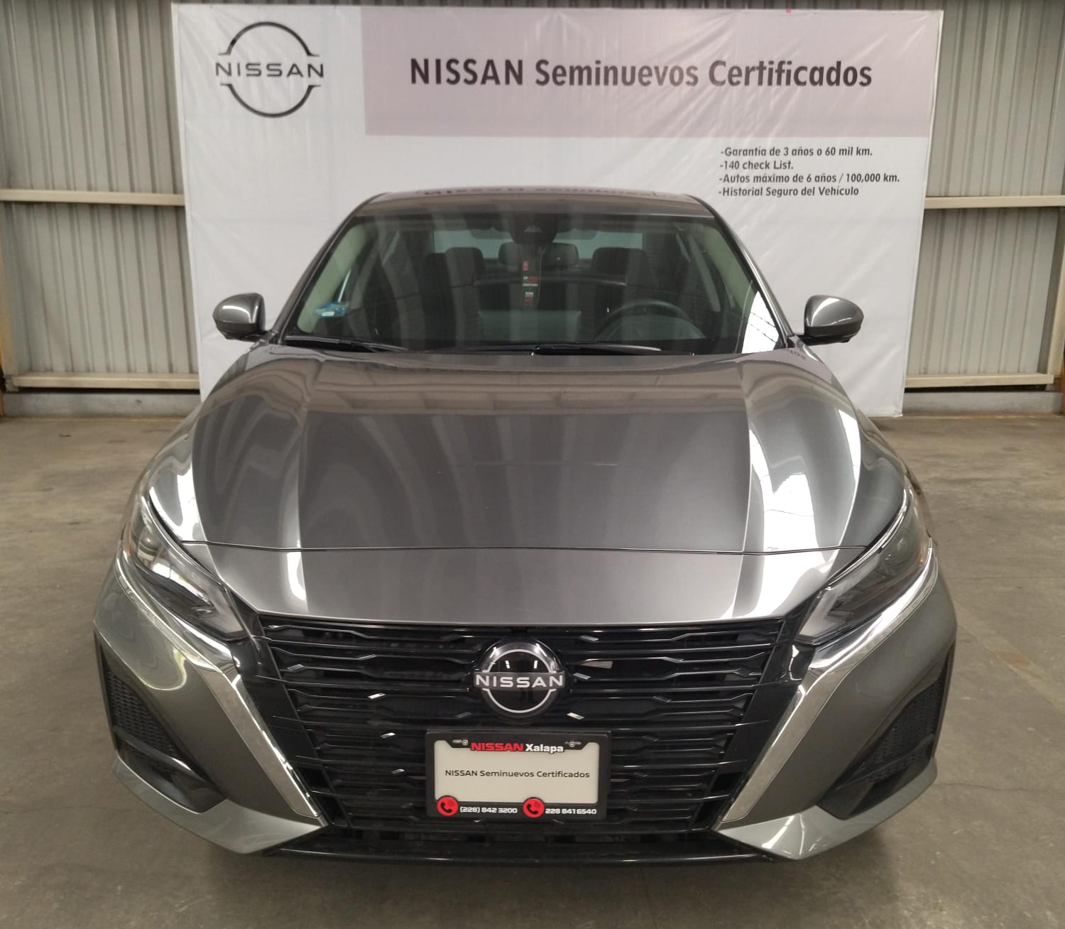 2023 Nissan ALTIMA 4P EXCLUSIVE L42.0T AUT in Gris — front three-quarter view