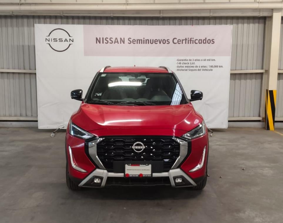 2025 Nissan MAGNITE 5 PUERTAS EXCLUSIVE 1.0 LTS CVT T in Rojo — front three-quarter view