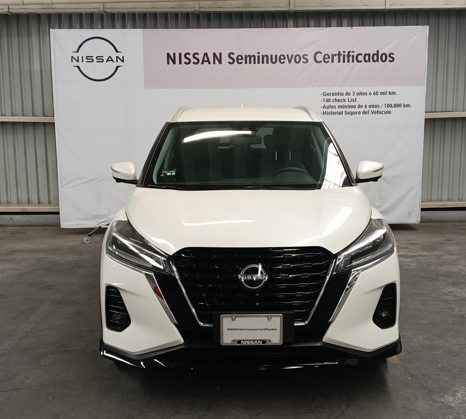 2025 Nissan KICKS PLAY E-POWER PLATINUM in Blanco — front three-quarter view